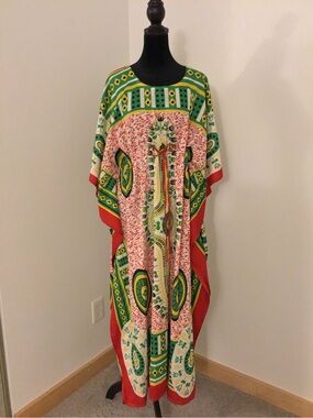 CALIFORNIA WOMAN Women’s Kaftan with Green/Red/Yellow Design and Glitter